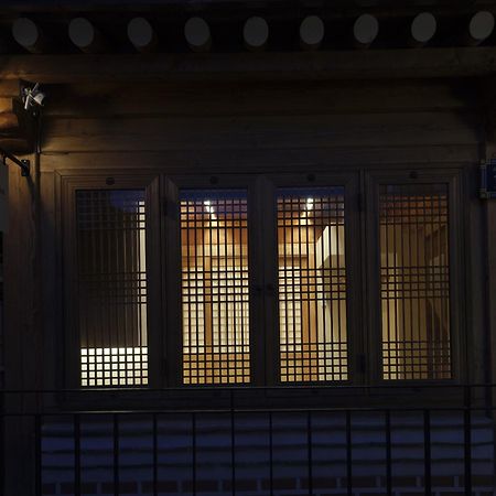 The Korean Traditional Hanok In Downtown Seoul For Convenient Public Transportation - Seoul Ari المظهر الخارجي الصورة